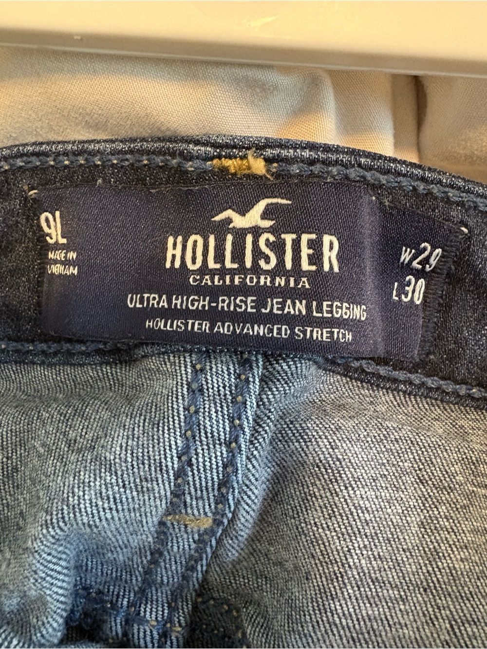 Hollister Ultra High-Rise Jean Leggings Women’s W29 L30 Dark Wash - Picture 5 of 5